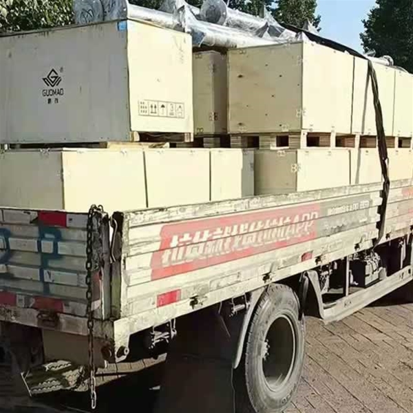 頂（dǐng）入式攪（jiǎo）拌裝置裝車發（fā）貨