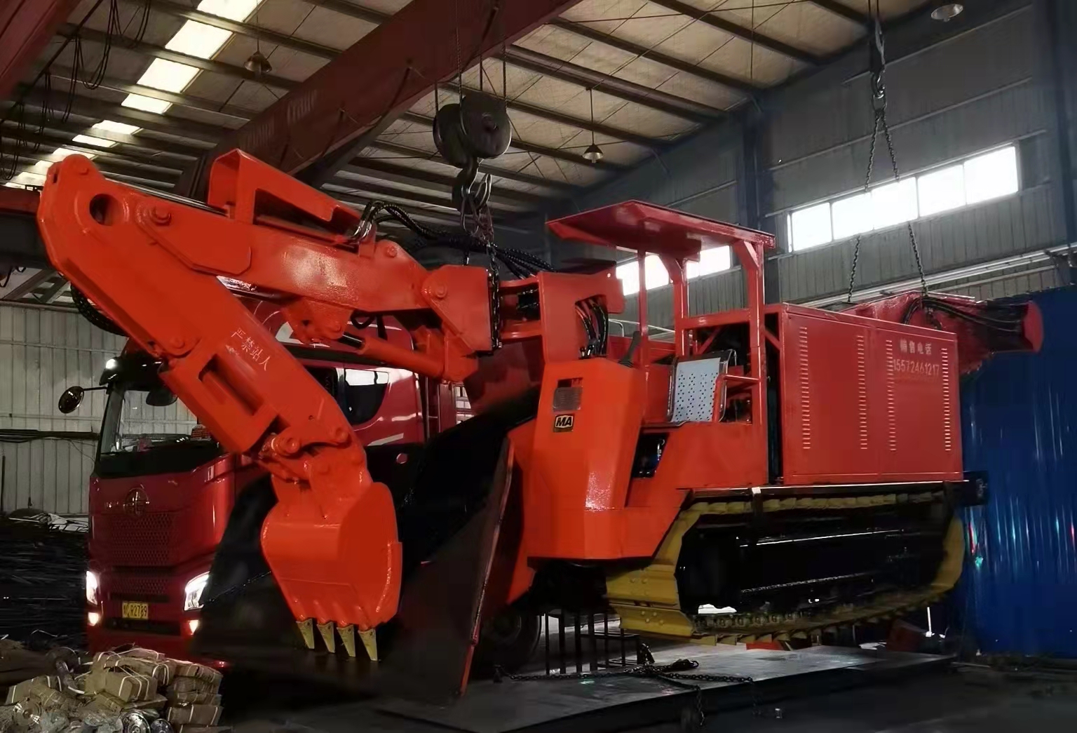 9I免费看片扒渣機-兩台120防爆履（lǚ）帶刮板機順利送達施工現場